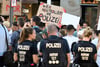 Zwei Tage nach den tödlichen Schüssen der Polizei auf einen 16-Jährigen protestierten in Dortmund mehrere hundert Menschen.