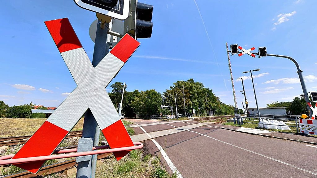 Am Bahnübergang in Frenz wird ab sofort gebaut.