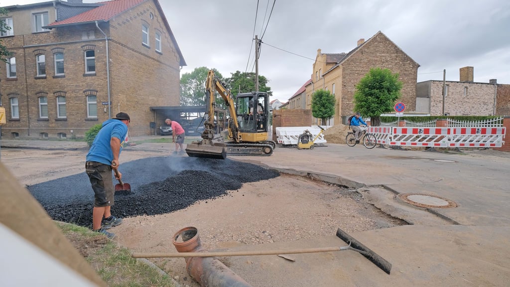 Die Vollsperrung in der Lieselotte-Rückert-Straße in Zscherndorf wird aufgehoben.