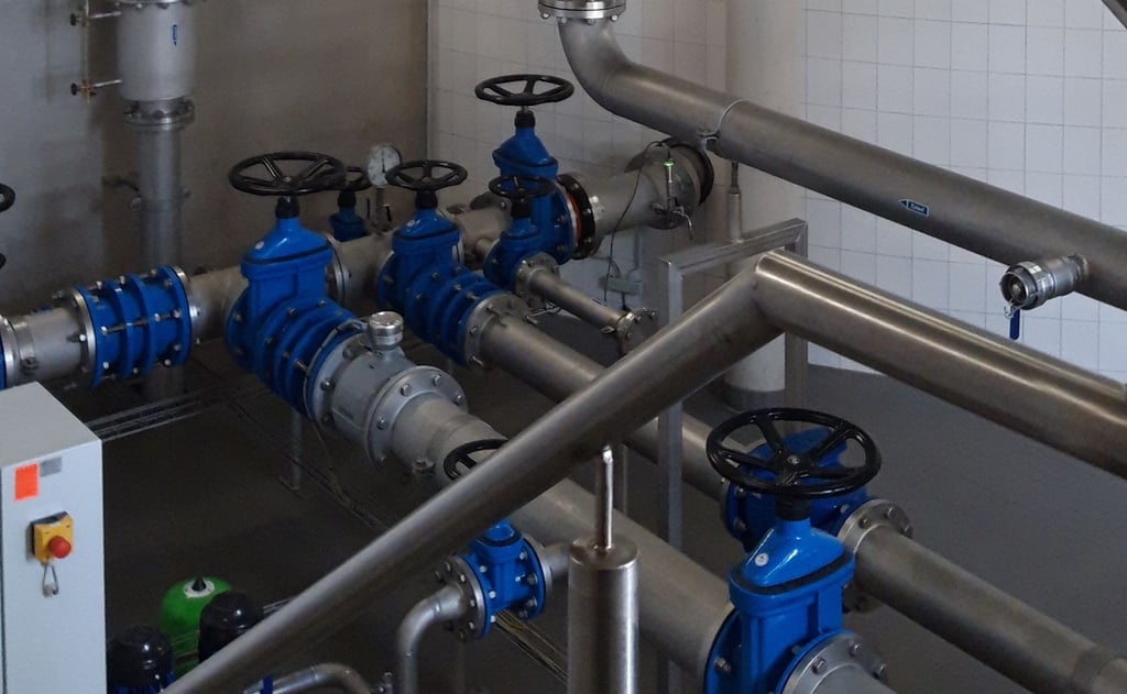 Im neuen Trinkwasserhochbehälter in Dietersdorf sind schon die Anschlüsse vorbereitet, um künftig auch Breitungen sowie Hayn und Schwenda mit Wasser versorgen zu können.