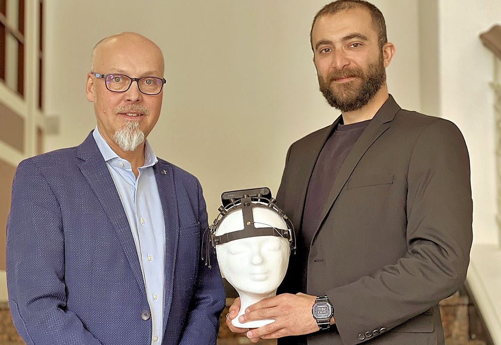 Die Entwickler Bernd Krell (l.) und Mohammad Moradi aus Magdeburg.