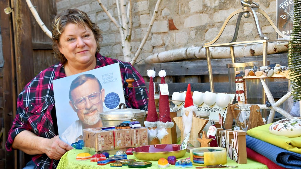 Annette Tomala hat mit ihren Töchtern Keller und Garagen ausgemistet. Die aussortierten Sachen, hier nur ein Auszug, gibt es dann auf ihrem Hofflohmarkt.