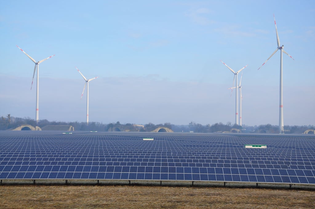 Auf dem früheren Zerbster Flugplatz befindet sich mit rund 133 Hektar der größte Solarpark in der Region.