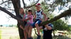 Während der Ferienspiele beim Harzklub-Zweigverein Hayn dürfen die Kinder auch mal auf einen Baum klettern - unter Aufsicht,  versteht sich.