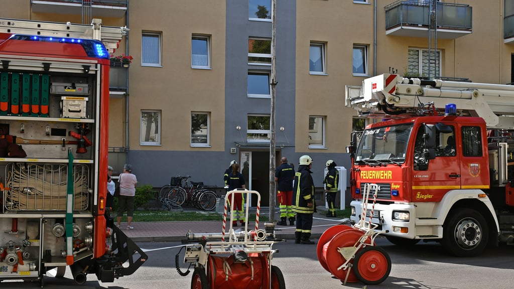 Verkohltes Essen im Backofen hat am Sonnabend in der Brüderstraße Feuerwehr, Rettungsdienst und Polizei beschäftigt.