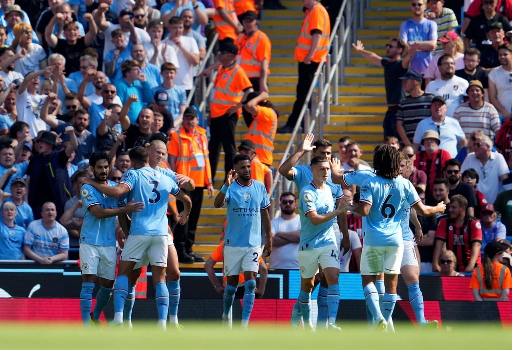 Ilkay Gündogan (l) brachte Manchester City gegen AFC Bournemouth mit 1:0 in Führung.