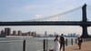 Eine Traumhochzeit vor der Skyline von Manhattan - das wünschen sich viele Paare.