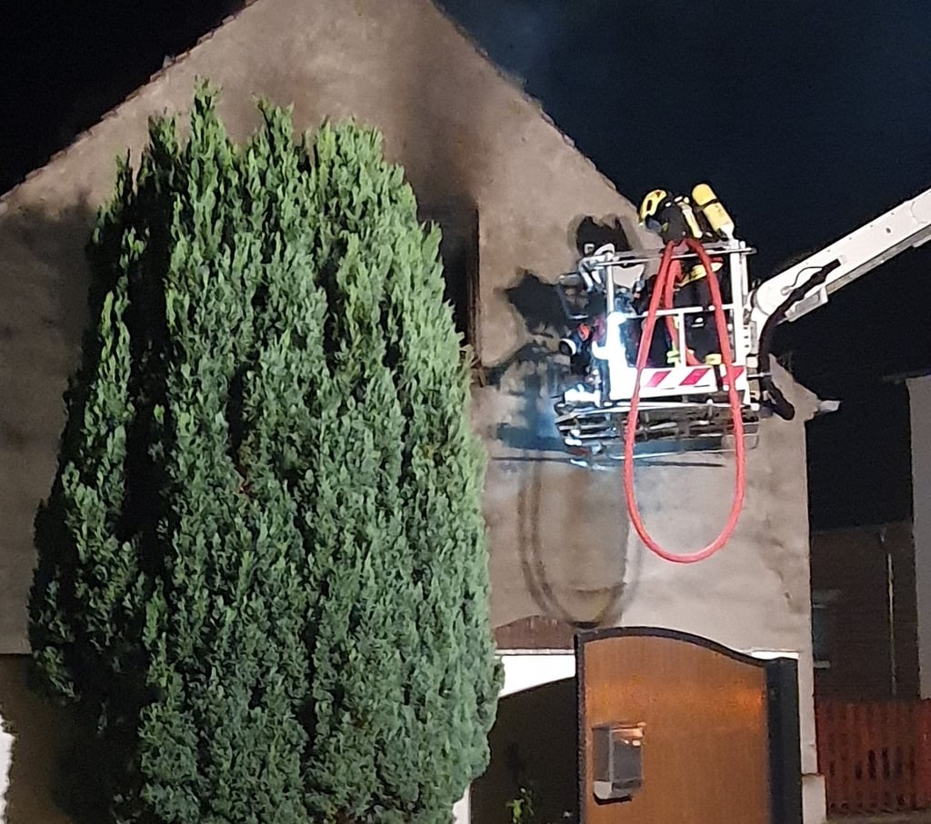 In Elster musste in der Nacht zum Sonnabend ein Brand in einem Haus gelöscht werden.