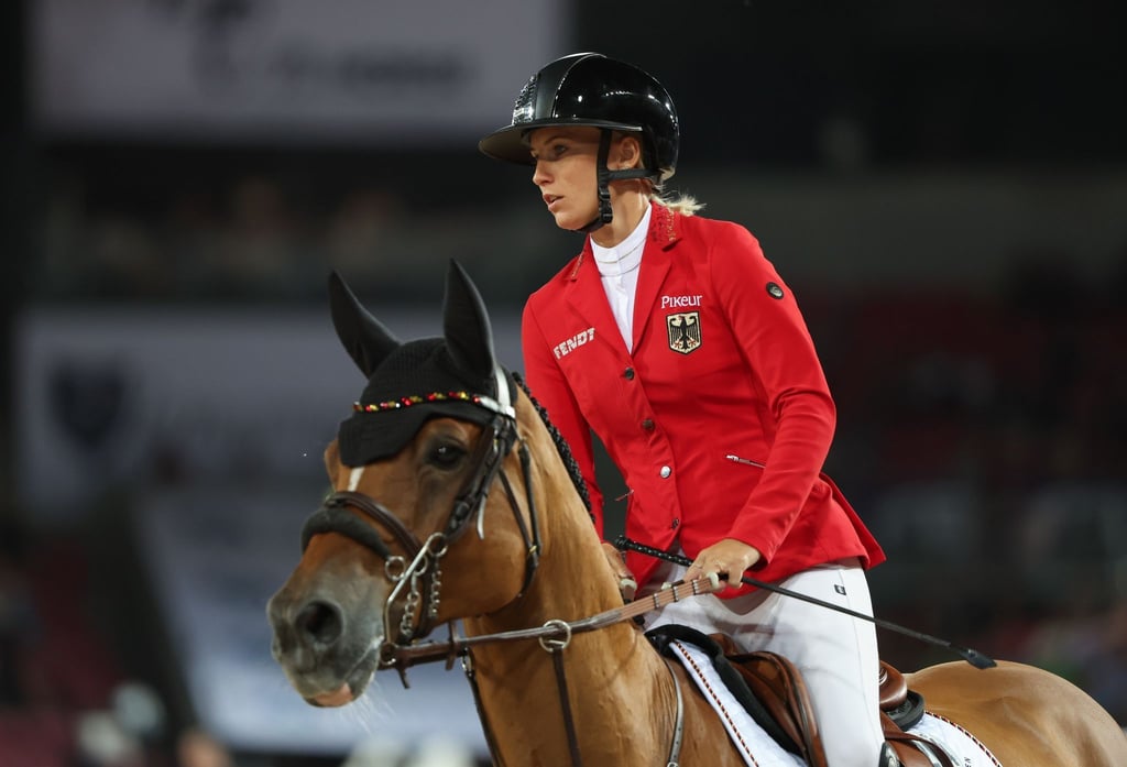 Springreiterin Jana Wargers auf ihrem Pferd Limbridge.
