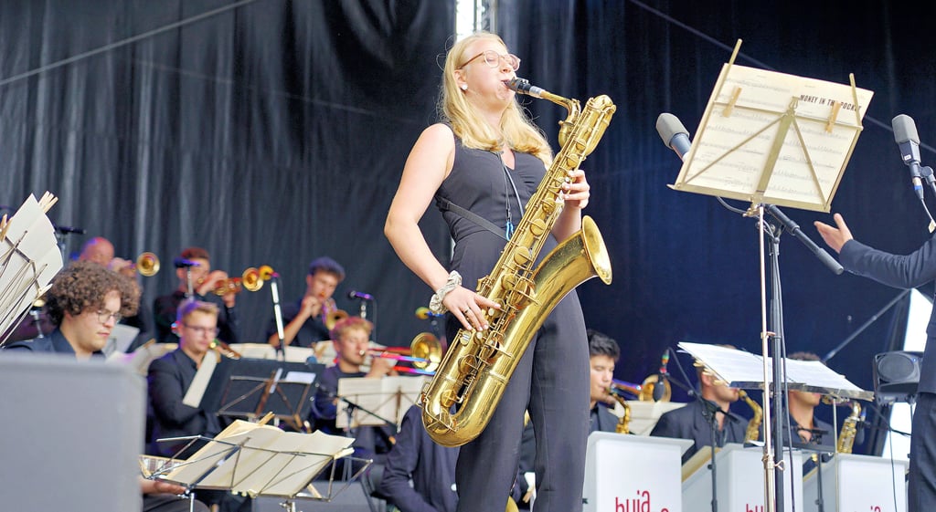 Jazz-Festival Jerichow 2022: Charlotte Lang brillierte am Bariton-Saxofon.