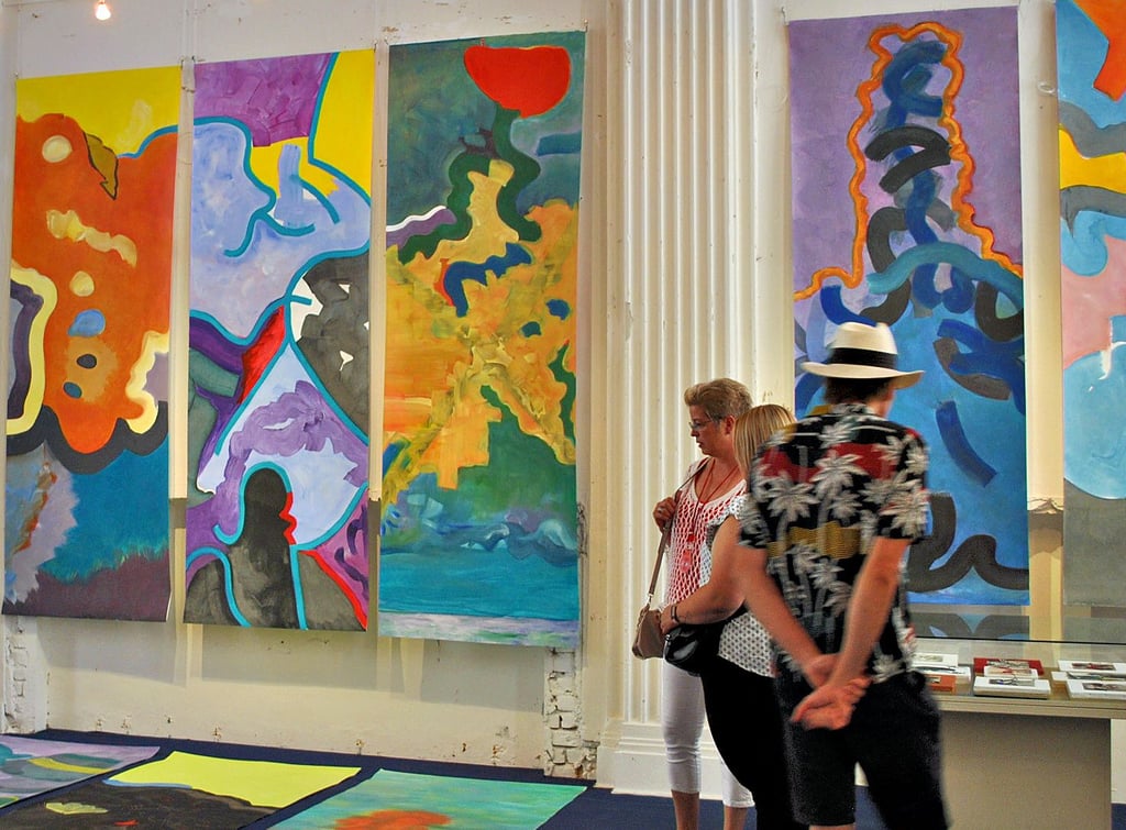 Ohne die angekündigte Künstlerin ist die Ausstellung von Erika Magdalinski in der Bernburger Kunsthalle eröffnet worden.
