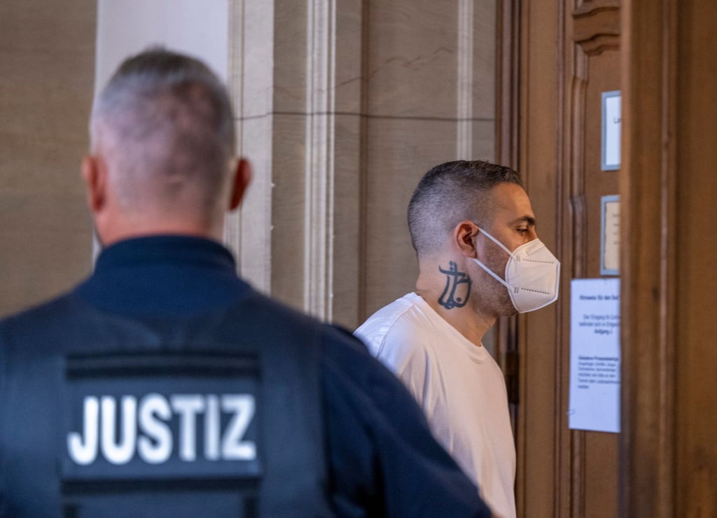 Bushido auf dem Weg in den Gerichtssaal.