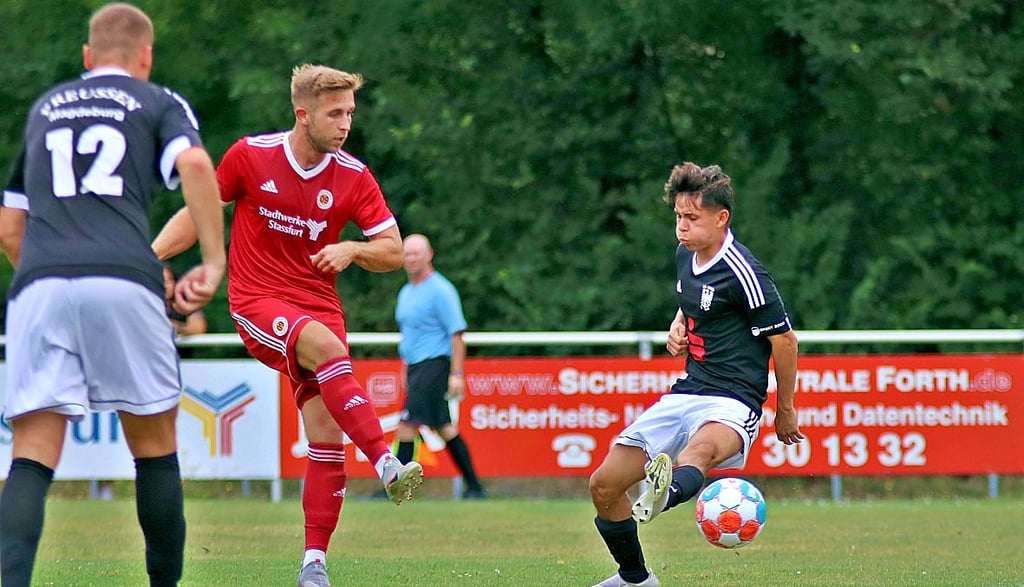 Immer einen Schritt zu spät: Carlos Daniel Rojas Peredes (rechts) vom MSC Preussen schied im Pokal aus.
