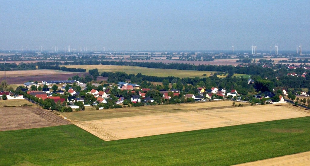 Die Siedlung Grätzer Hof – hier aus der Vogelperspektive – liegt am Ortsausgang von Möckern zwischen den Bundesstraßen nach Loburg und Gommern. Seit Fertigstellung in den 50er Jahren sind einige Häuser hinzugekommen.