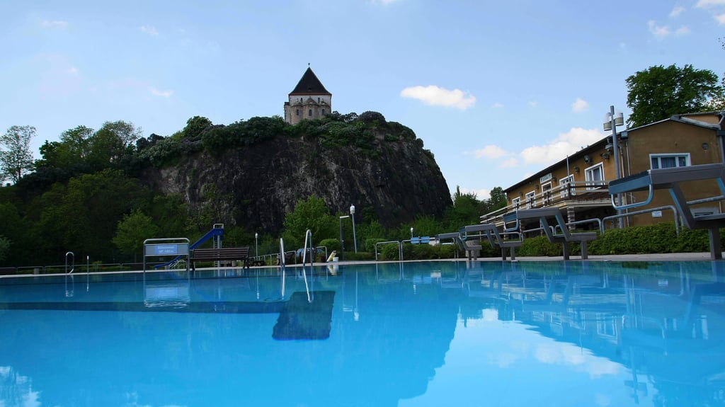 Das Felsenbad Landsberg: Die Täter des Raubüberfalls vom Sonntagabend sind weiterhin unbekannt.