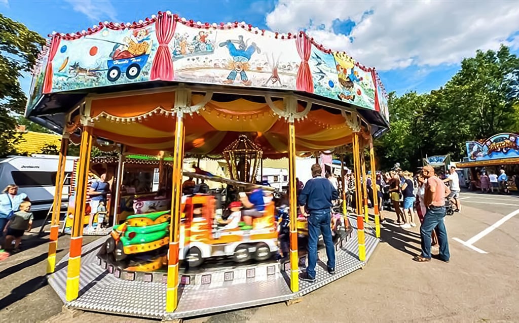Die Schausteller der vergangenen Jahre sind auch 2022 wieder auf dem Freibadparkplatz in Lauchstädt vertreten.