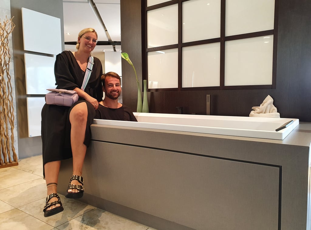 Badewannen-Check: Passt für Christian Beck, immerhin ist der Ex-FCM-Stürmer 1,96 Meter groß. Dennoch hat er sich mit Paulin für eine andere Wanne entschieden.