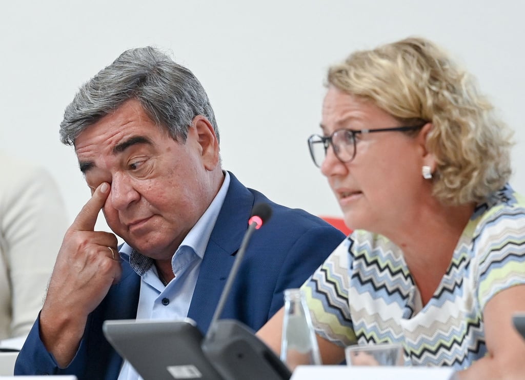 Der geschäftsführende RBB-Intendant Hagen Brandstäter und die RBB-Verwaltungsratschefin Dorette König in der Landtags-Sondersitzung im Fall Schlesinger.