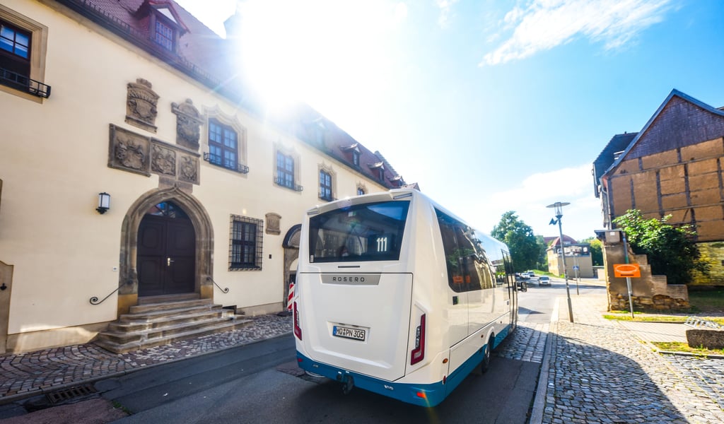 Neue Buslinien führen demnächst in Midibussen durch Merseburgs Innenstadt.