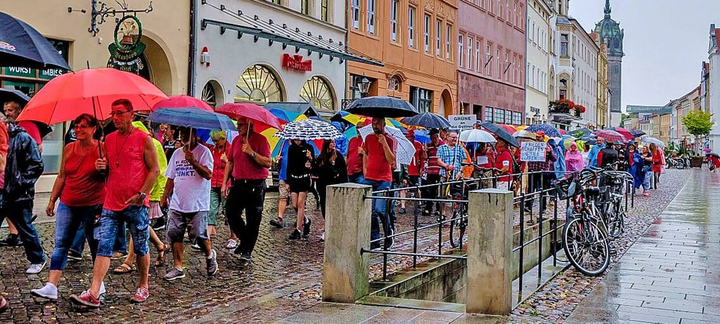 Montagsdemo durch die Wittenberger Innenstadt.