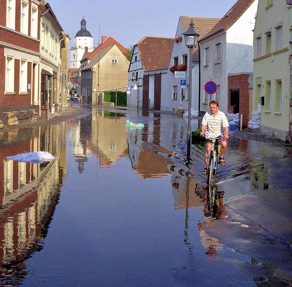 In Barbys Breite drückt das Wasser durch die Gullis in die Innenstadt.