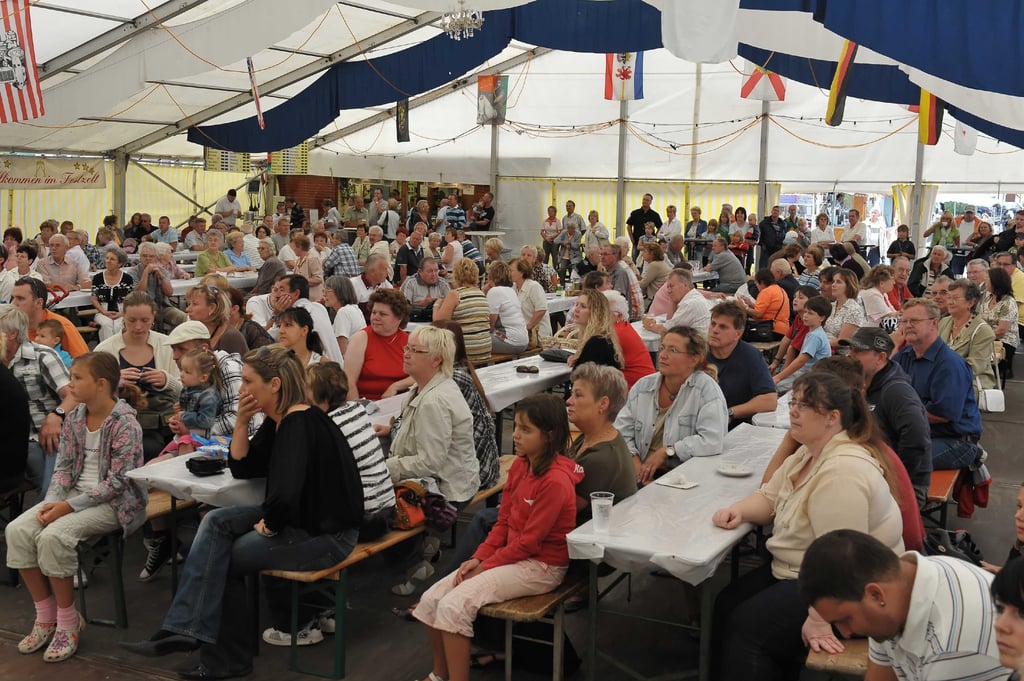 Blick ins Festzelt des vorangegangenen Heidefestes