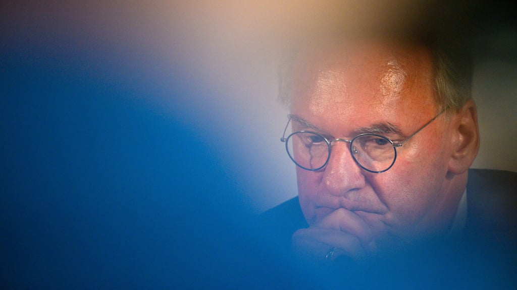 Entscheidung erst Ende August: Reiner Haseloff am Dienstag nach dem Energiegipfel.