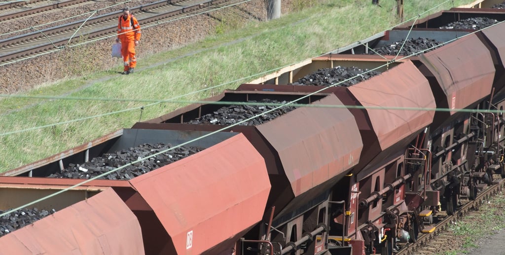 Zur Sicherung der Energieversorgung sollen Kohlezüge im Schienenverkehr vorübergehend Vorrang bekommen.