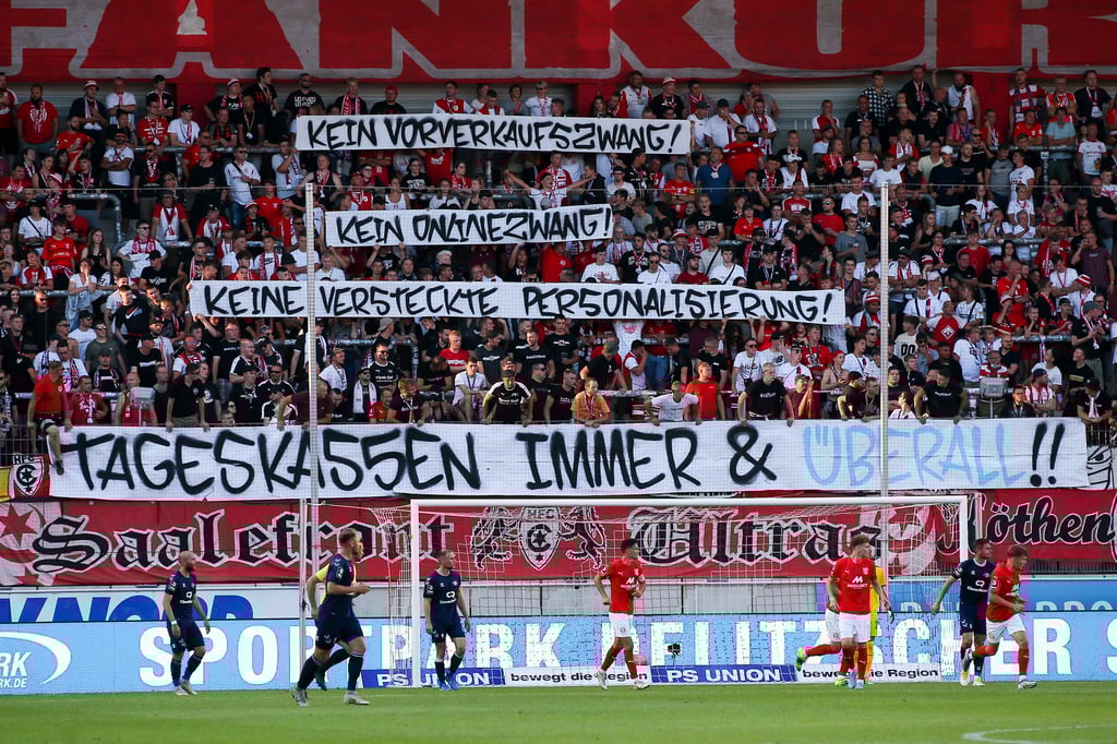 Die HFC-Ultras setzen sich für Tageskassen für alle Auswärtsfans an Spieltagen ein.