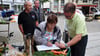 Die Bürgerinitiative "Bezahlbares Abwasser" hat schon mehrmals Unterschriften, wie auf dem Markt in Egeln, gesammelt. 
