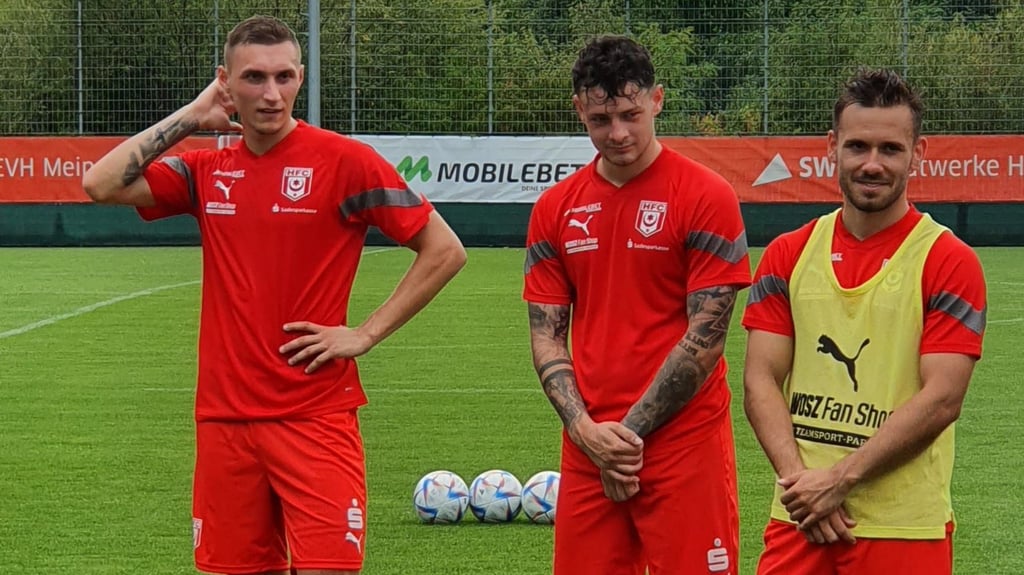 Dominik Steczyk (l.) stellte sich am Montag und Dienstag beim HFC vor.