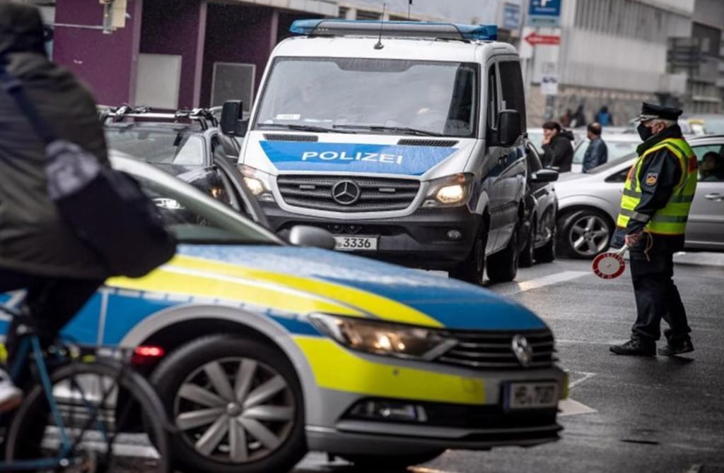 Zum Fußballspiel zwischen dem 1. FCM und Hannover 96 werden am Freitag in Magdeburg zahlreiche Fans erwartet. Die Polizei ändert deshalb an dem Abend die Verkehrsführung. Symbolbild: