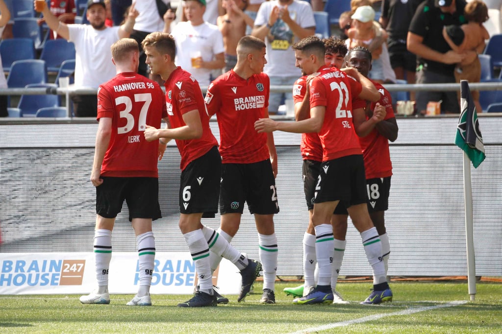 Am vergangenen Sonntag konnten die Roten erstmalig einen Sieg in dieser Spielzeit feiern. Gegen Regensburg stand es am Ende 1:0.