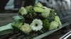 Sollten Floristen in andere Branchen abwandern, weil sie nicht einmal Mindestlohn verdienen, könnte es zukünftig schwer werden, in Sachsen-Anhalt schnell an Grabgestecke und Hochzeitssträuße zu gelangen. Symbolbild: