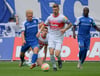 Andreas Müller vom 1. FC Magdeburg (links) im Zweikampf mit Kiels Andreas Mühling (rechts).