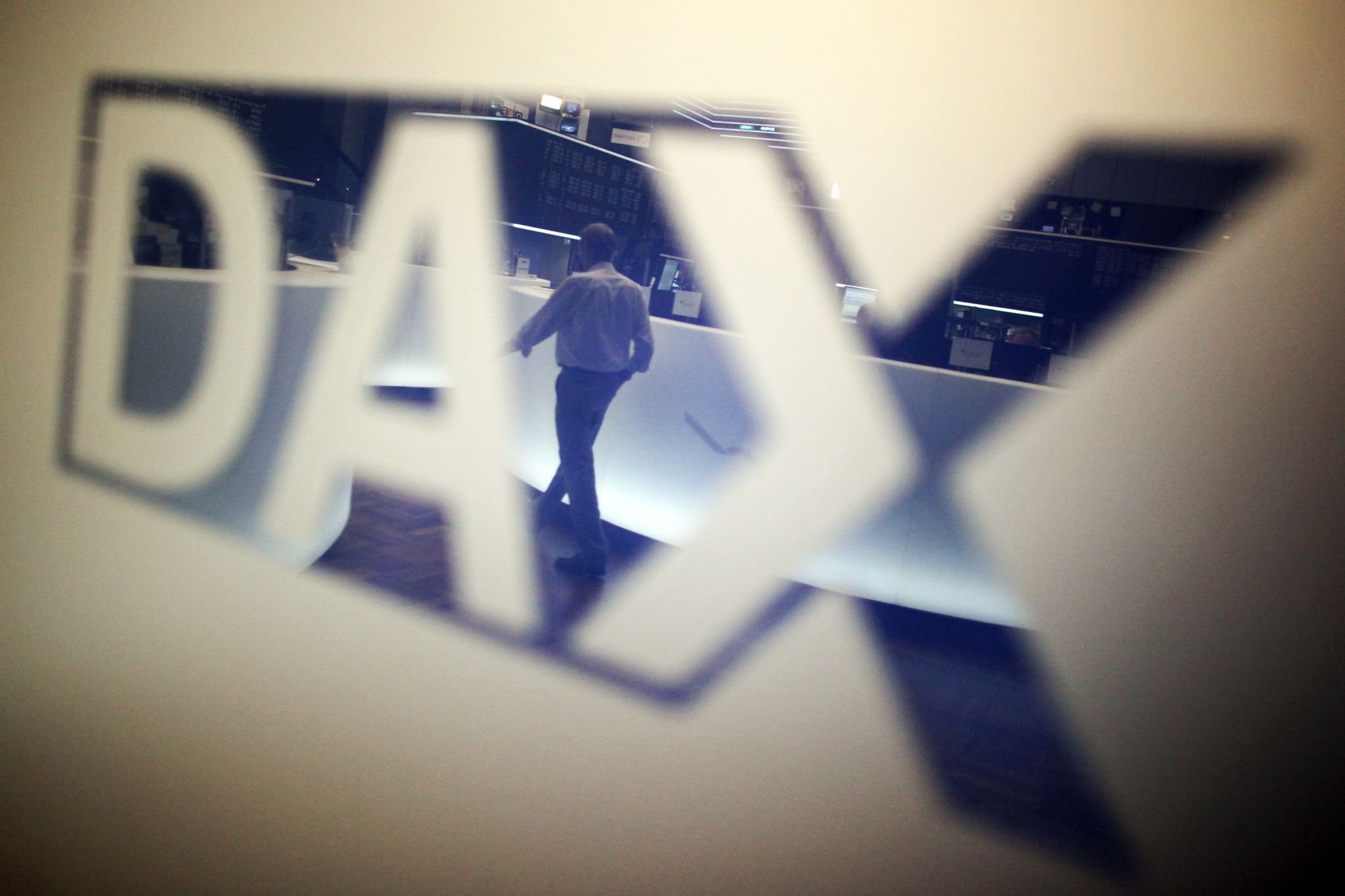 Börse in Frankfurt: Dax kaum verändert - Uniper-Aktien verlieren stark