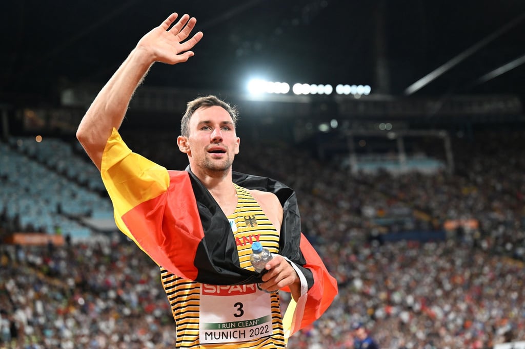 Zehnkampf-Europameister Niklas Kaul lässt sich in München feiern.