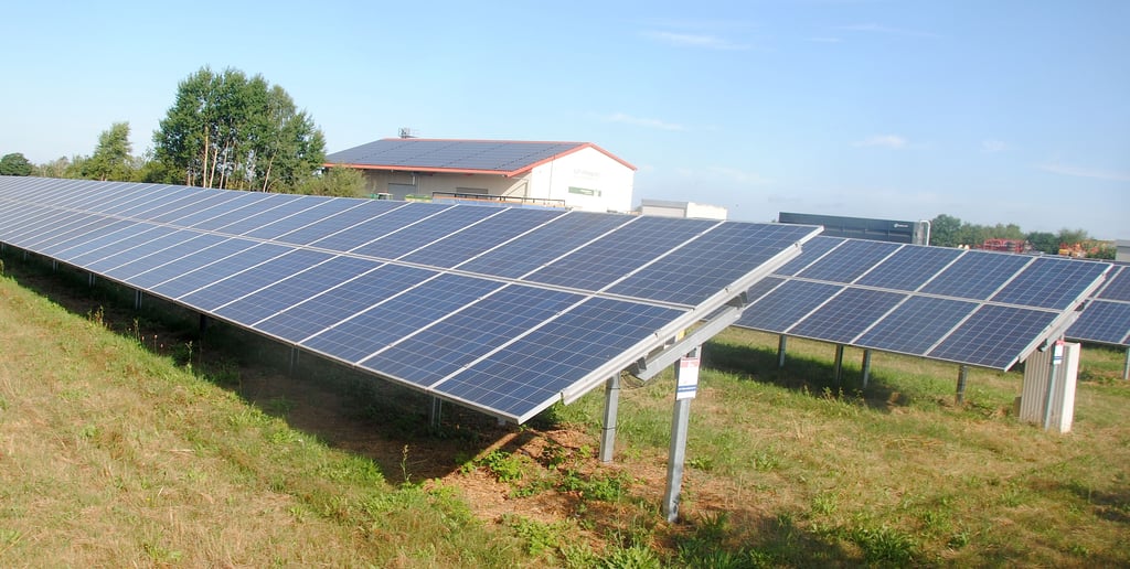Eine Freiflächen-Solaranlage. Gerade in unbewohnten Gebieten sind diese besonders betroffen.
