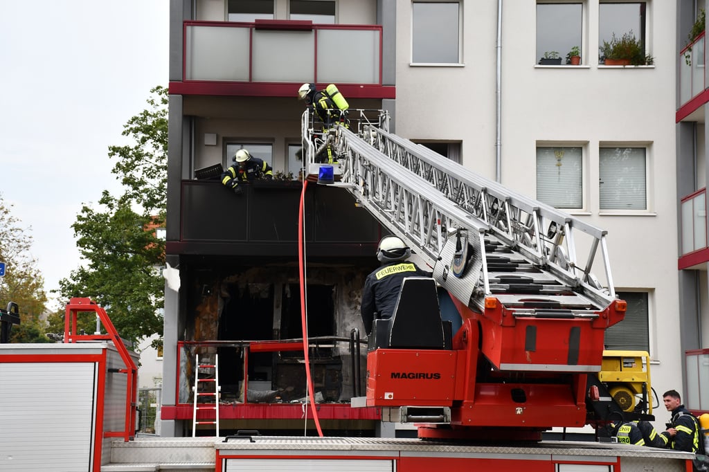 In Magdeburg-Stadtfeld rückte die Feuerwehr am Donnerstag wegen eines Balkonbrandes an.