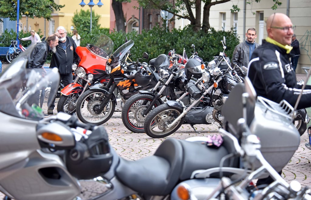 Treffepunkt für die Motoradfahrer ist der Marktplatz von Bitterfeld.