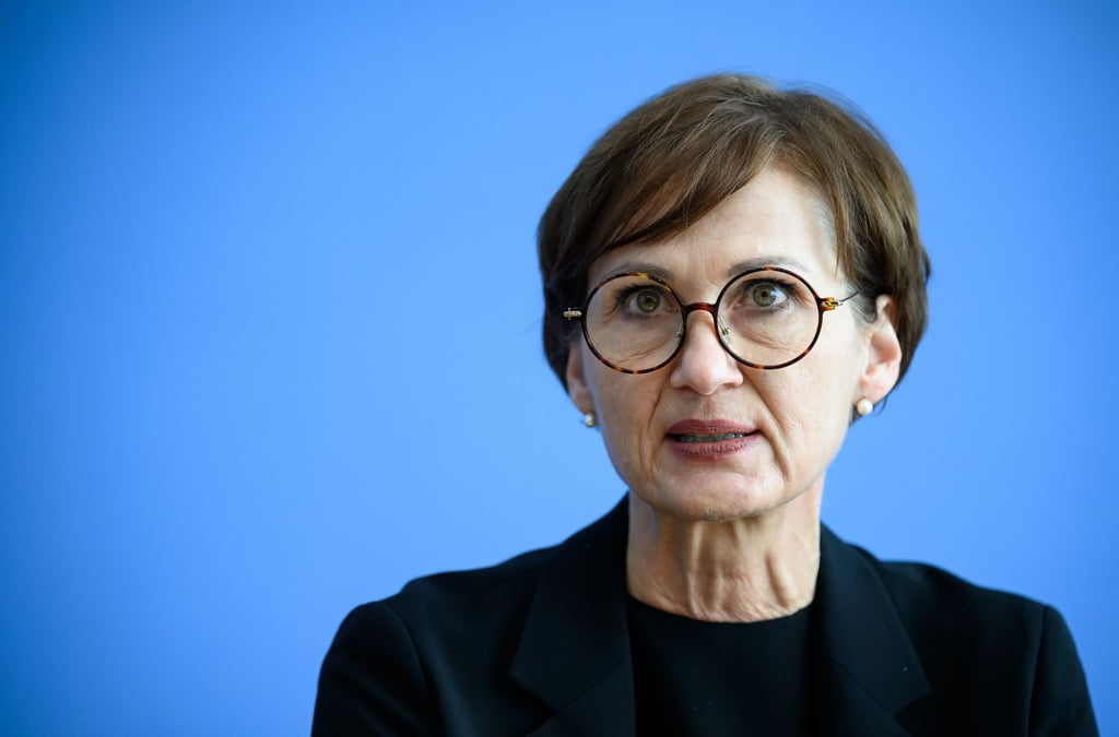 Fordert vor allem beim Ausbau des Internets an den Schulen mehr Tempo: Bettina Stark-Watzinger.