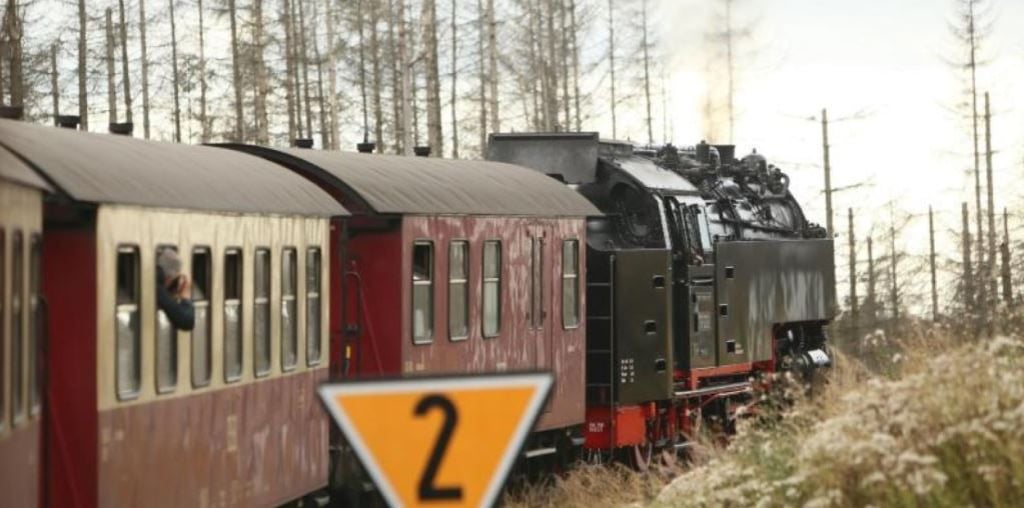 Viele Touristen dürften sich freuen. Die Loks der Harzer Schmalspurbahnen fahren wieder zum Brocken. Der Berg ist in beliebtes Ausflugsziel. Symbolbild: