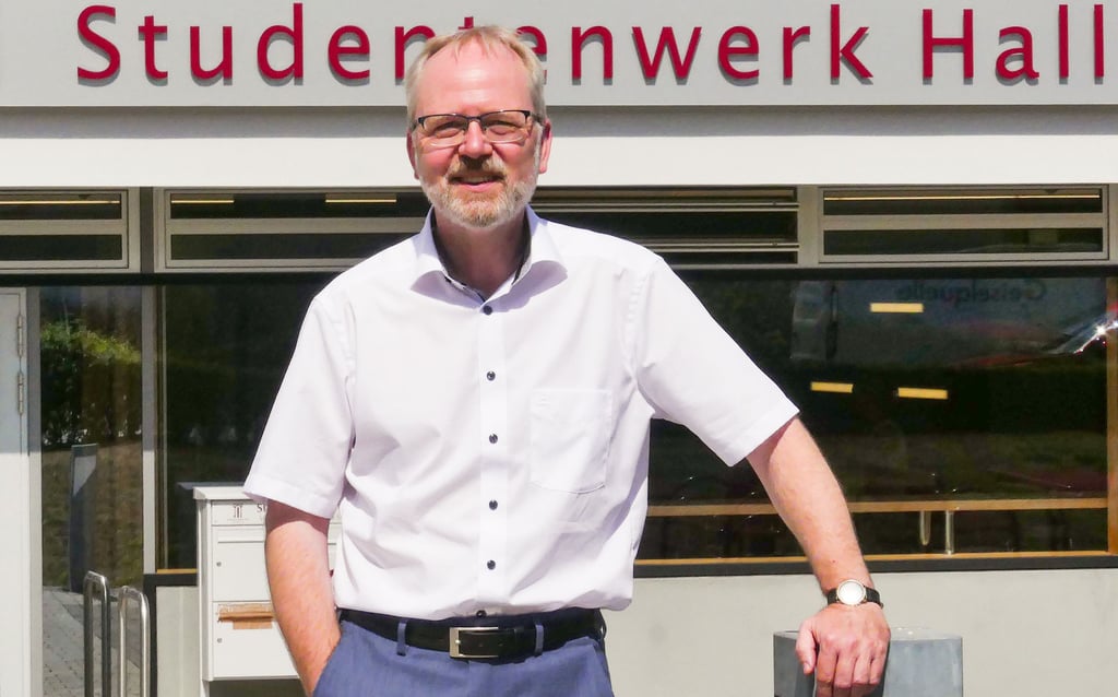 Detlef Kohrs ist der neue Geschäftsführer des Studentenwerks Halle. Er will investieren, sieht sich aber auch mit Preisexplosionen konfrontiert.