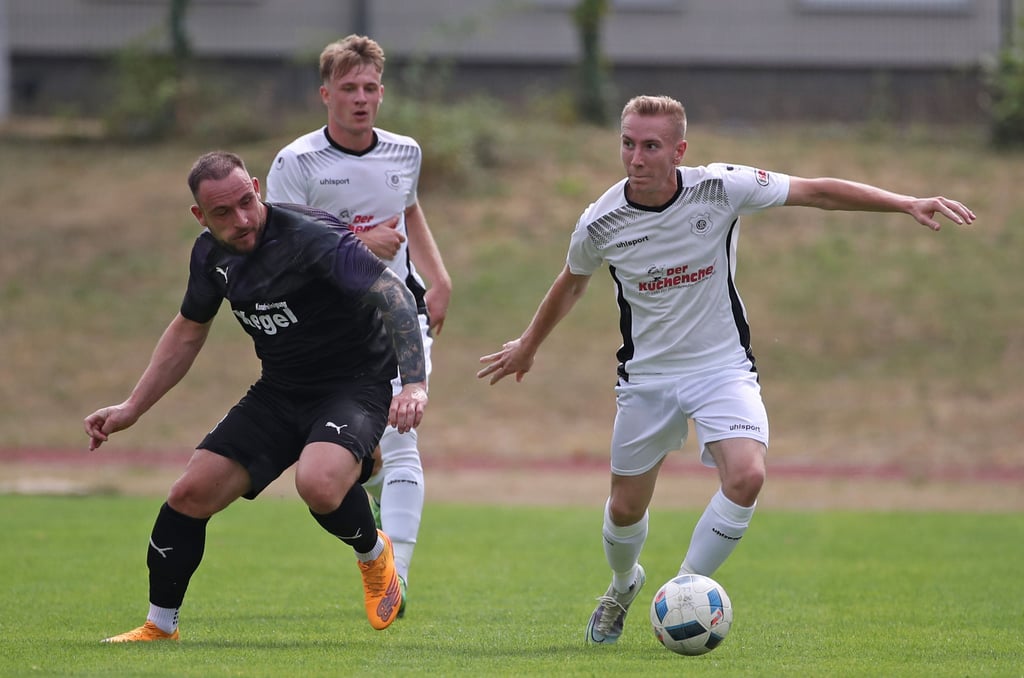 Sebastian Zemann und Co. vom VfB Ottersleben peilen den Aufstieg in die Verbandsliga an.