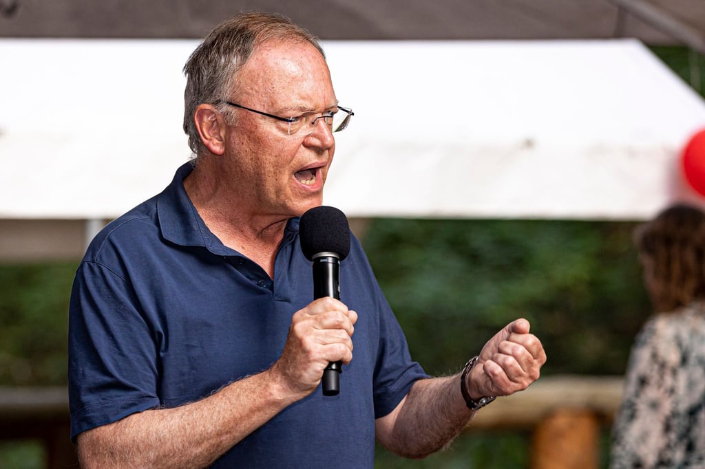 Stephan Weil (SPD), Ministerpräsident von Niedersachsen, spricht beim Wahlkampfauftakt der SPD in Hannover.