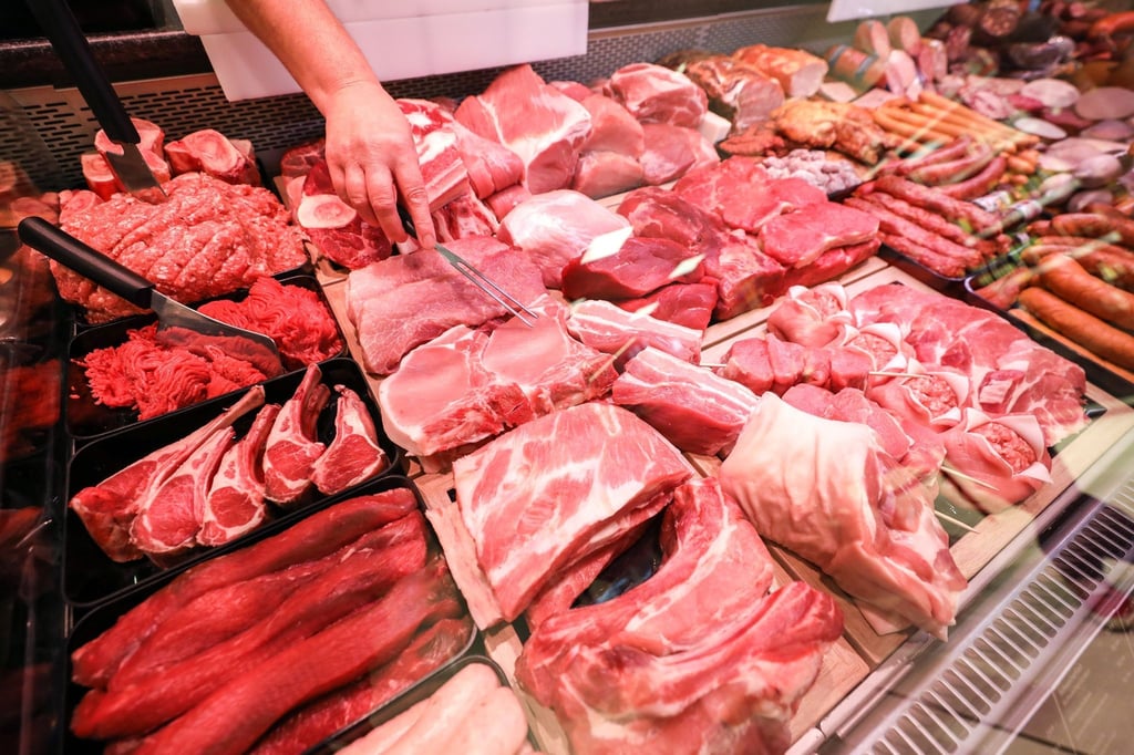 Wer Fleisch einkauft, sollte auf Frische und Qualität achten - und die Ware erst am Ende des Einkaufes einpacken.