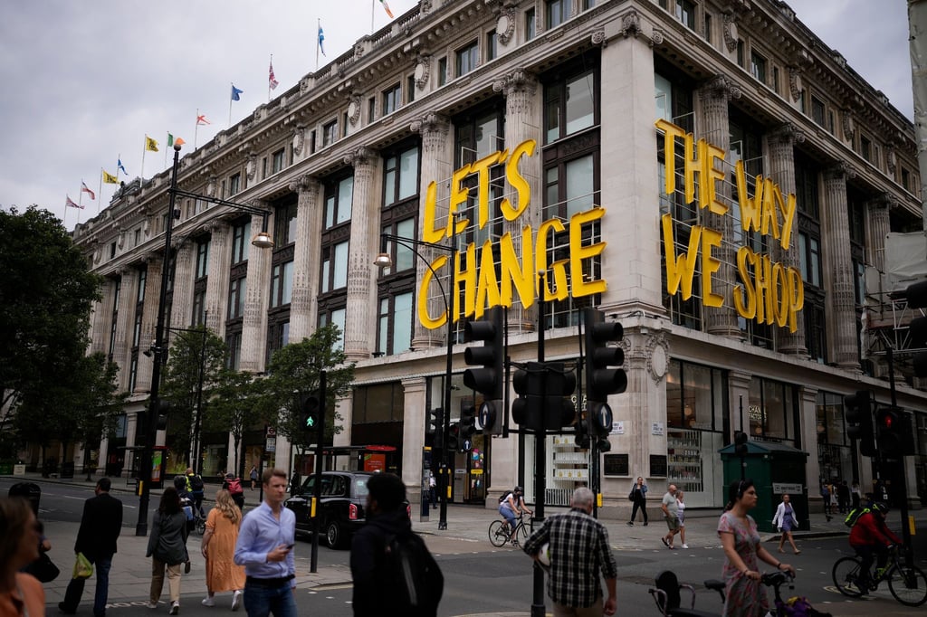 Ein Blick auf das Selfridges-Kaufhaus in der Oxford Street.