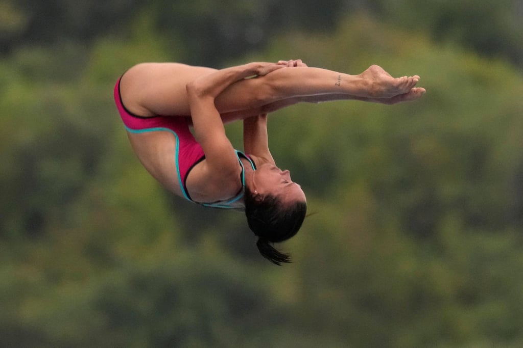 Anna Bader in Aktion vom 20-Meter-Turm.