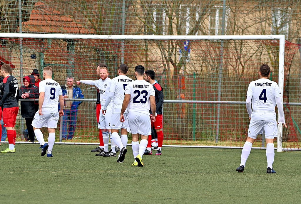 Blau-Weiß Farnstädt will am Samstag den ersten Dreier in der Verbandsliga holen.