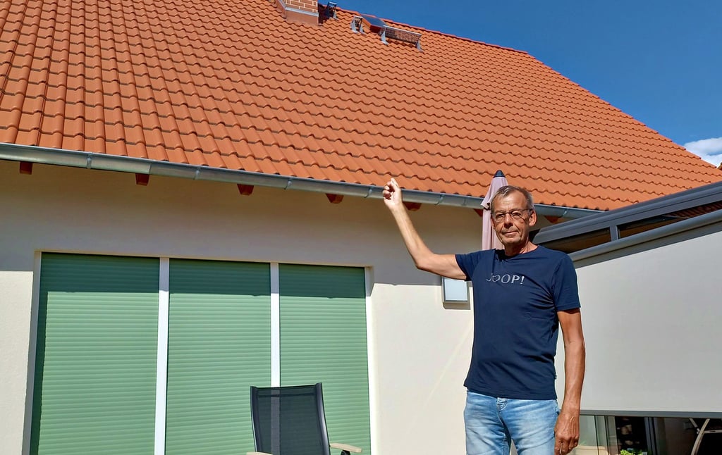„Unser Dach ist weder vom Schloss noch von der Saale, vom Theater oder vom Rathaus zu sehen und stört damit nicht den Gesamtanblick für Touristen“, sagt Josef Hindricks und will deshalb in Widerspruch gehen.